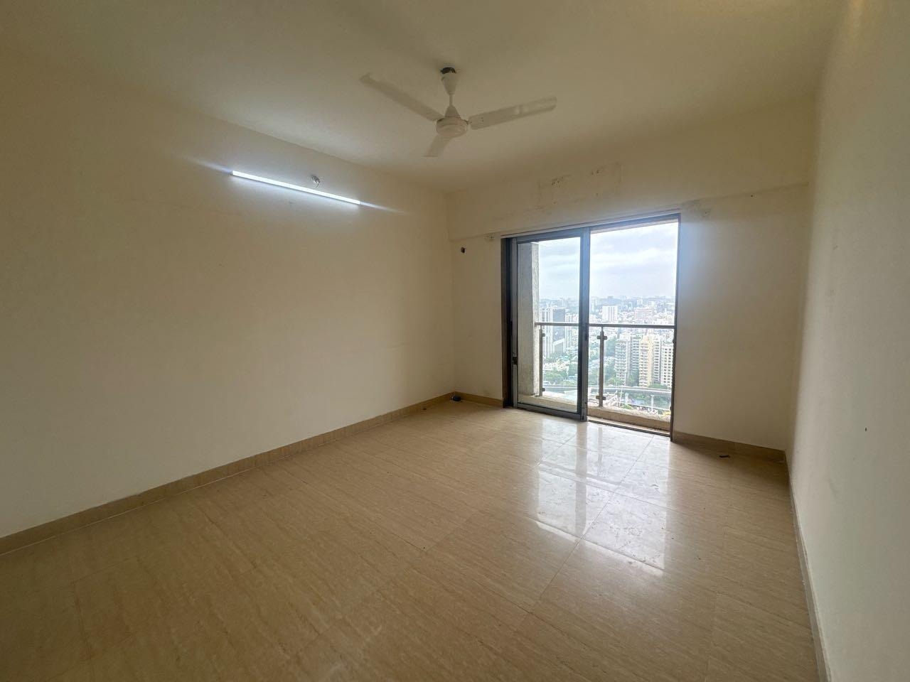 3 BHK + Servant Room Apartment For Rent in Seven Bungalow