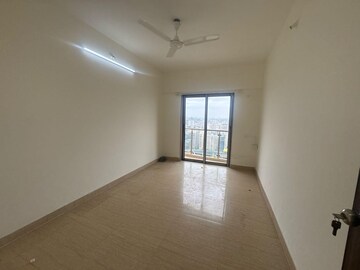 Room in 3 BHK Apartment at Seven Bungalow, Andheri West – for Rent