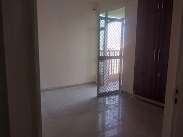 Room in 2 BHK Apartment at Gaur City-2, Gaur City 2 – for Rent