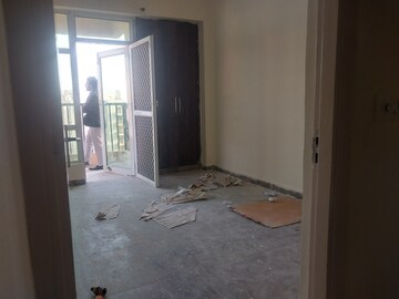 Room in 2 BHK Apartment at Gaur City-2, Gaur City 2 – for Rent