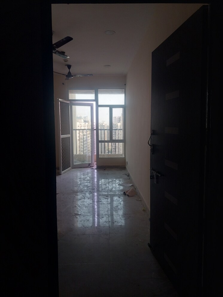  Parking, gaur-city-2 2 Bedroom 1055 Sq.Ft. Apartment In Gaur City 2 Greater Noida 8996999