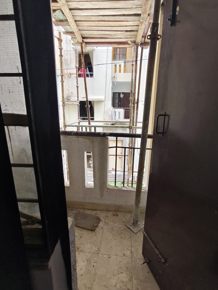 Balcony, pochanpur colony 1 Bedroom 350 Sq.Ft. Apartment In Pochanpur Colony Delhi 8997032