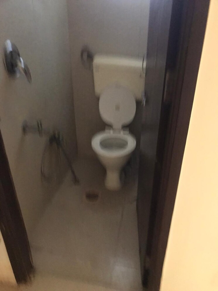 Bathroom, amogh-apartment 3.5 Bedroom 2500 Sq.Ft. Apartment In Vile Parle West Mumbai 8997087