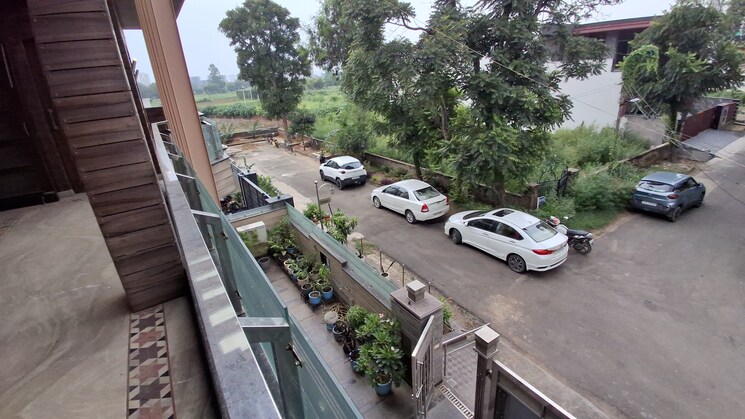 Balcony, silver-city-extention 6+ Bedroom 3600 Sq.Ft. Independent House In Vip Road Zirakpur 8997090