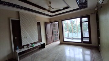 Room in 6+ BHK Independent House at Silver City Extention, Vip Road – for Rent
