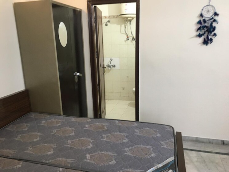 Room, ardee-city 4 Bedroom 2000 Sq.Ft. Builder Floor In Sector 52 Gurgaon 8997121