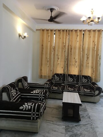 Living Room in 4 BHK Builder Floor at Ardee City, Sector 52 – for Rent