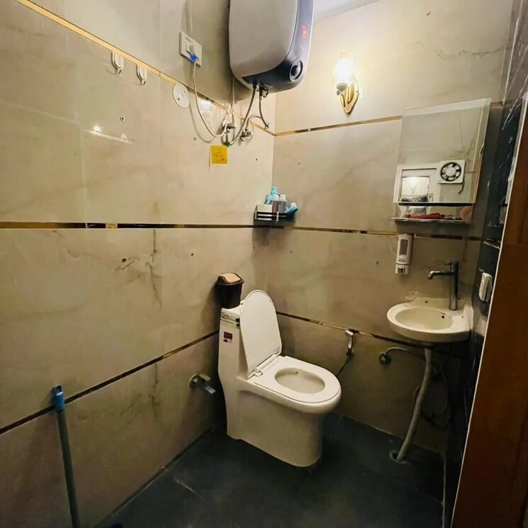 Bathroom, central-govt-employees-rwa Studio 1500 Sq.Ft. Apartment In Sadiq Nagar Delhi 8997155