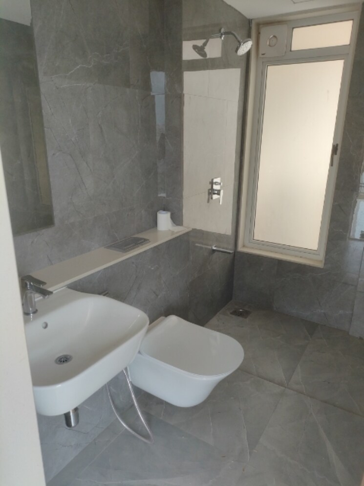 Bathroom, lodha-bella-vita 2 Bedroom 814 Sq.Ft. Apartment In Nibm Road Pune 8997141