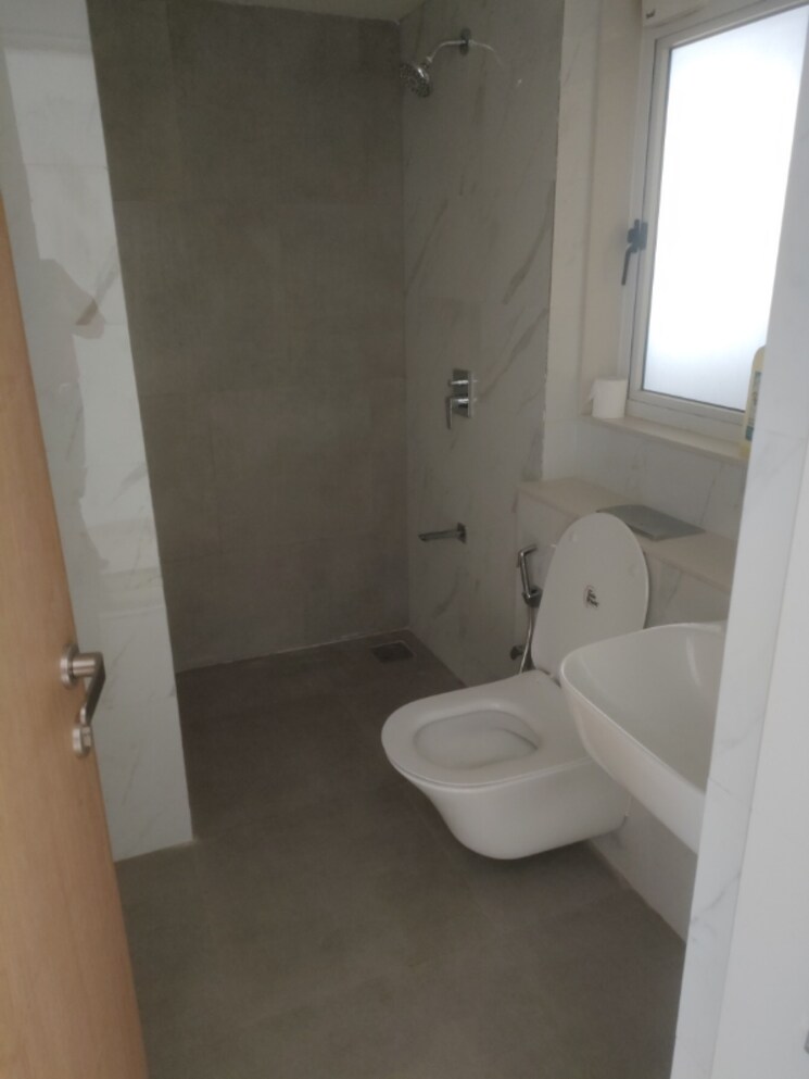 Bathroom, lodha-bella-vita 2 Bedroom 814 Sq.Ft. Apartment In Nibm Road Pune 8997141