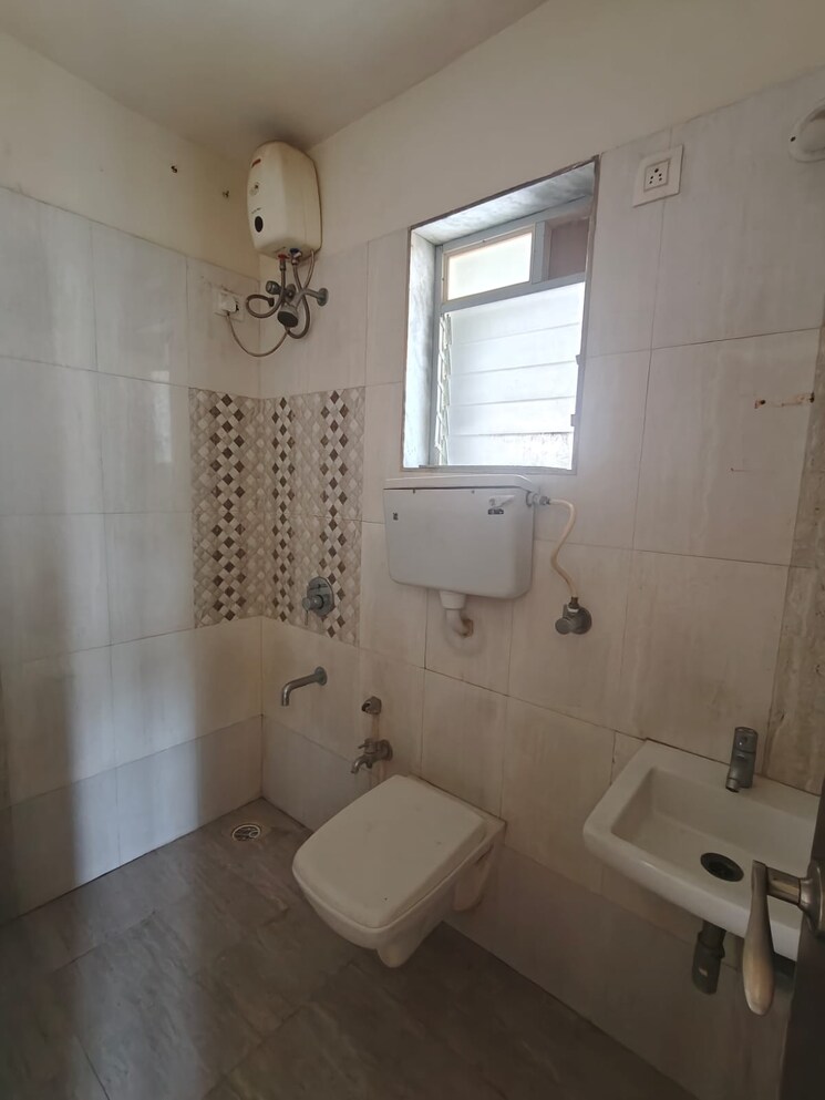 Bathroom, rosa-gardenia 2 Bedroom 625 Sq.Ft. Apartment In Ghodbunder Road Thane 8997157