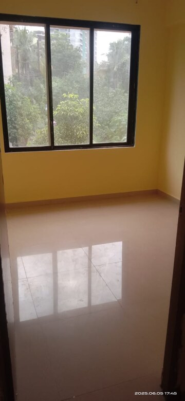Room in 2 BHK Apartment at Twinkle Apartment, Kalyan East – for Rent