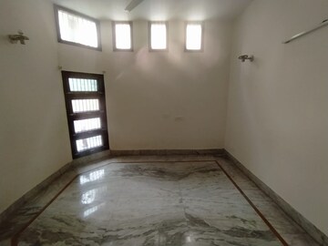 Room in 5 BHK Independent House at Sector 6 – for Rent