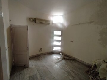 Room in 5 BHK Independent House at Sector 6 – for Rent