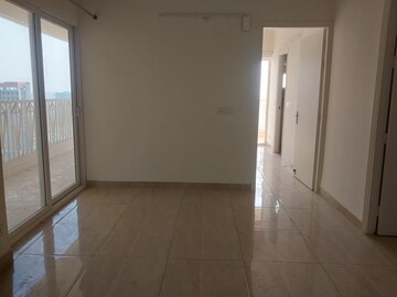 Room in 2 BHK Apartment at Gaur City 7th Avenue, Sector 4 Greater Noida – for Rent