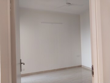Room in 2 BHK Apartment at Gaur City 7th Avenue, Sector 4 Greater Noida – for Rent