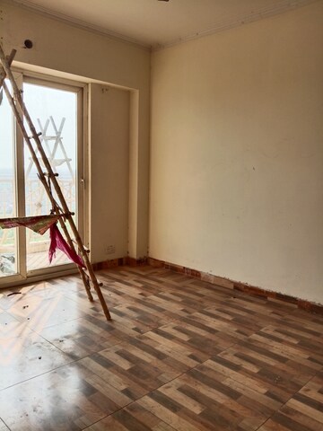 Room in 3 BHK Apartment at Saya Zion, Sector 4 Greater Noida – for Rent