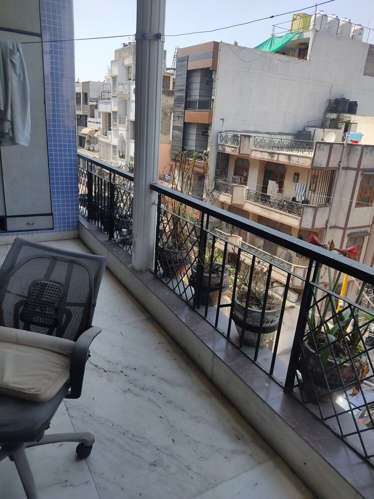 Balcony, malviya nagar 3 Bedroom 150 Sq.Yd. Builder Floor In Malviya Nagar Delhi 8997345