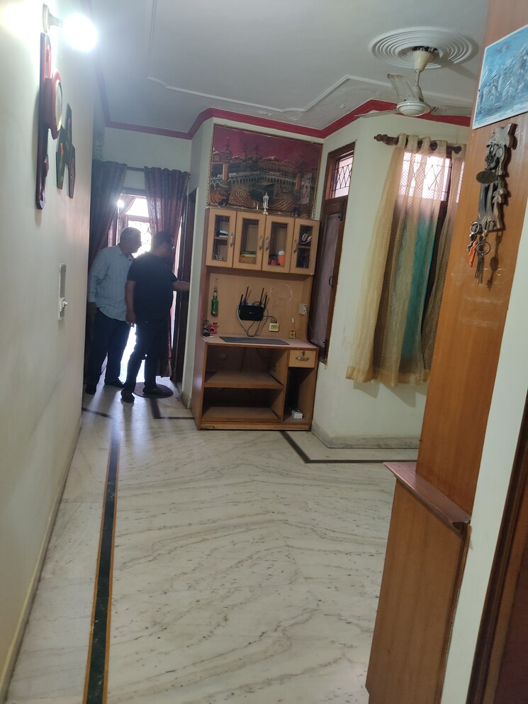 Lobby, malviya nagar 3 Bedroom 150 Sq.Yd. Builder Floor In Malviya Nagar Delhi 8997345