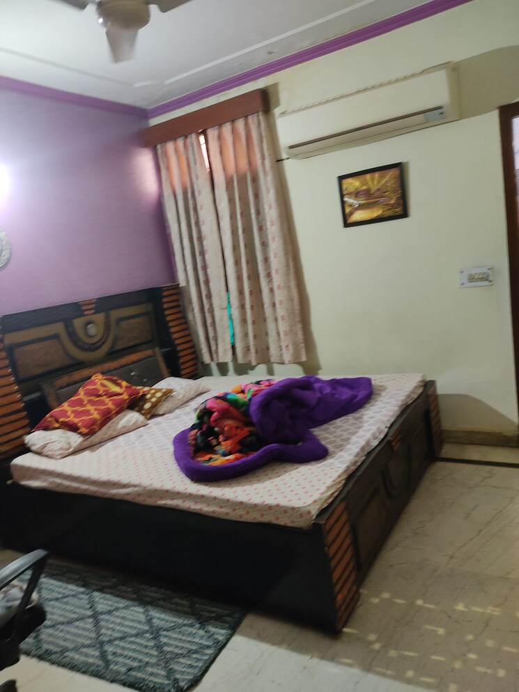 Bedroom, malviya nagar 3 Bedroom 150 Sq.Yd. Builder Floor In Malviya Nagar Delhi 8997345