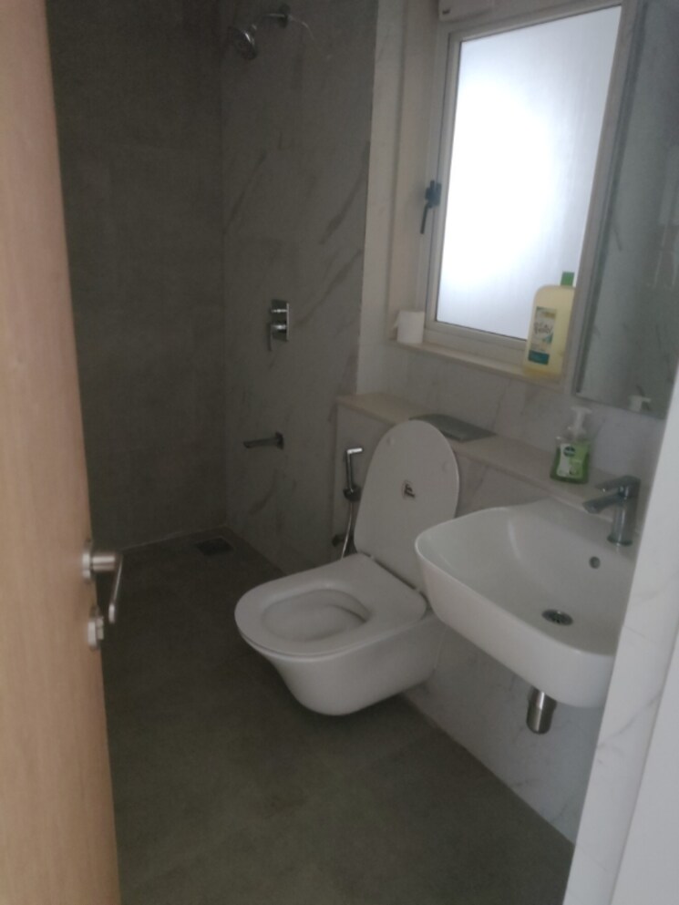 Bathroom, lodha-bella-vita 2 Bedroom 814 Sq.Ft. Apartment In Nibm Road Pune 8997265