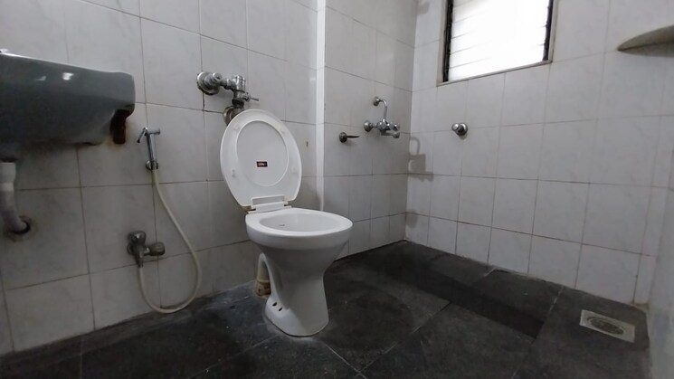 Bathroom, je-and-vee-madhuban 2 Bedroom 707 Sq.Ft. Apartment In Malad East Mumbai 8997343
