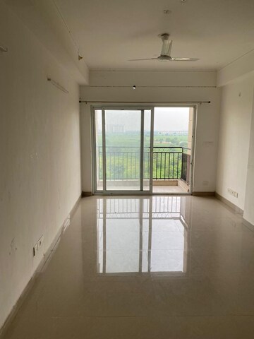 Room in 3 BHK Apartment at ATS Allure, Sector 22d Yamuna Expressway – for Rent
