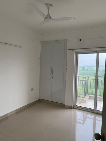 Room in 3 BHK Apartment at ATS Allure, Sector 22d Yamuna Expressway – for Rent