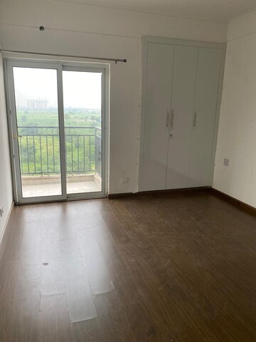 Room in 3 BHK Apartment at ATS Allure, Sector 22d Yamuna Expressway – for Rent
