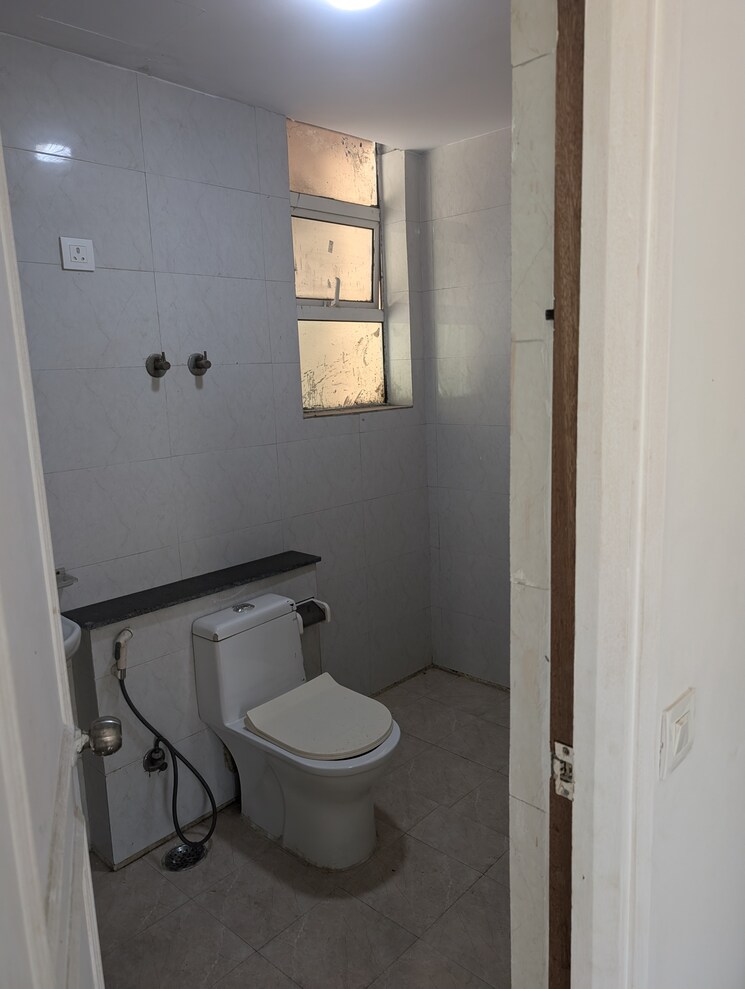 Bathroom, jaypee-green-wish-town-klassic 3 Bedroom 1790 Sq.Ft. Apartment In Sector 134 Noida 8997421