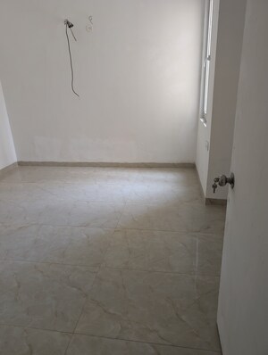 Room in 3 BHK Apartment at Jaypee Green Wish town Klassic, Sector 134 – for Sale