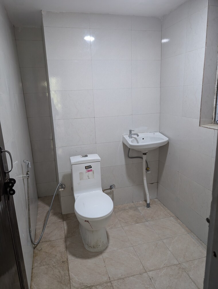 Bathroom, jaypee-green-wish-town-klassic 3 Bedroom 1790 Sq.Ft. Apartment In Sector 134 Noida 8997421