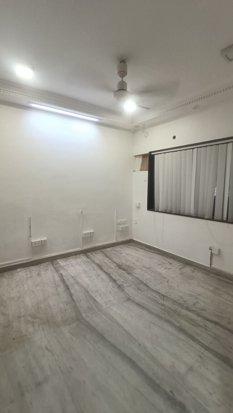 Room, borivali west Commercial Office Space 625 Sq.Ft. In Borivali West Mumbai 8997451