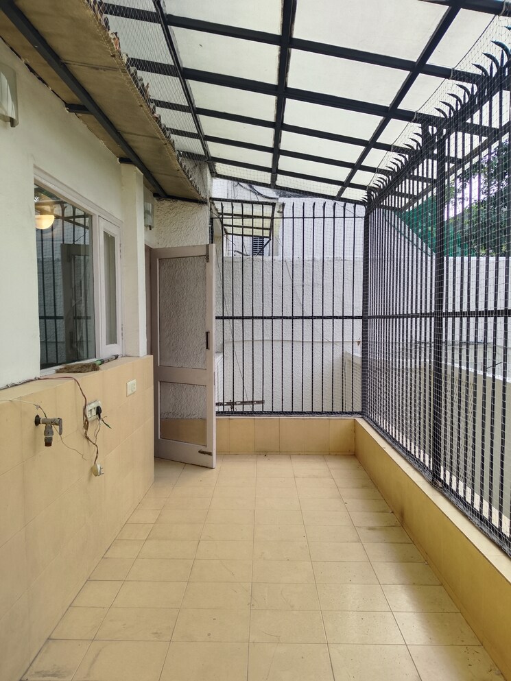 Balcony, boutique-residential-apartments-35 2 Bedroom 2000 Sq.Ft. Apartment In Golf Links Delhi 8997455