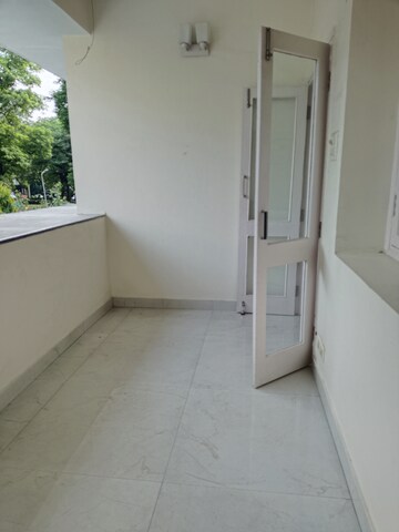 Room in 2 BHK Apartment at Boutique Residential Apartments 35, Golf Links – for Rent