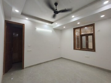Room in 3 BHK Apartment at Nidhi Exclusive Floors, Mehrauli – for Sale