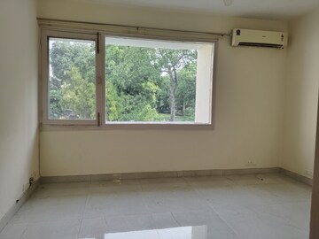 Room in 2 BHK Apartment at Boutique Residential Apartments 35, Golf Links – for Rent