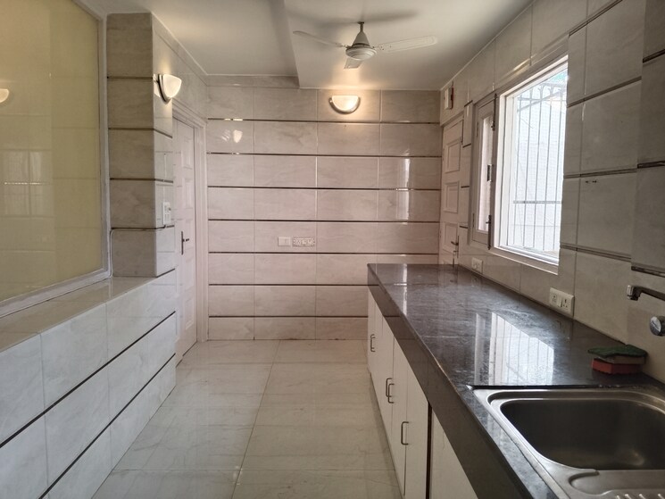 Balcony, boutique-residential-apartments-35 2 Bedroom 2000 Sq.Ft. Apartment In Golf Links Delhi 8997508