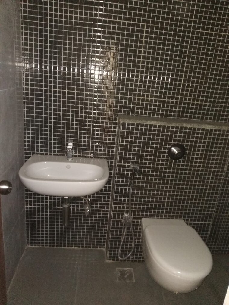 Bathroom, lodha-lakeshore-greens 2 Bedroom 870 Sq.Ft. Apartment In Dombivli East Thane 8997541