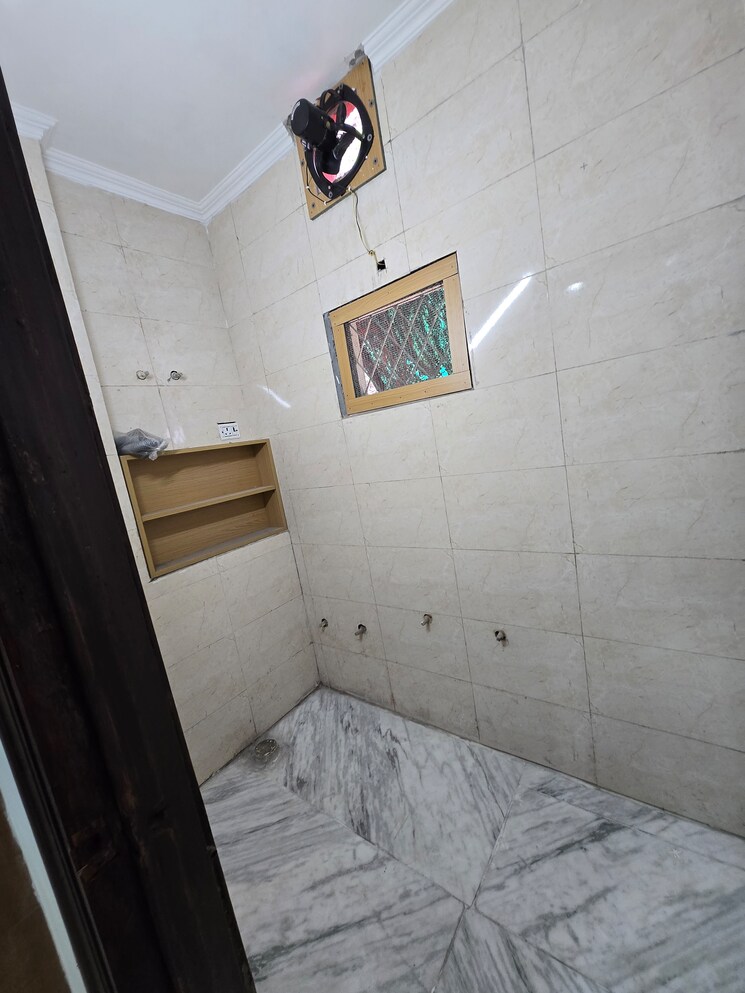 Bathroom, amar colony 2.5 Bedroom 900 Sq.Ft. Builder Floor In Amar Colony Delhi 8997602
