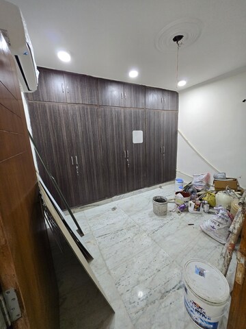 Furnished Amenities in 2.5 BHK Builder Floor at Amar Colony – for Rent