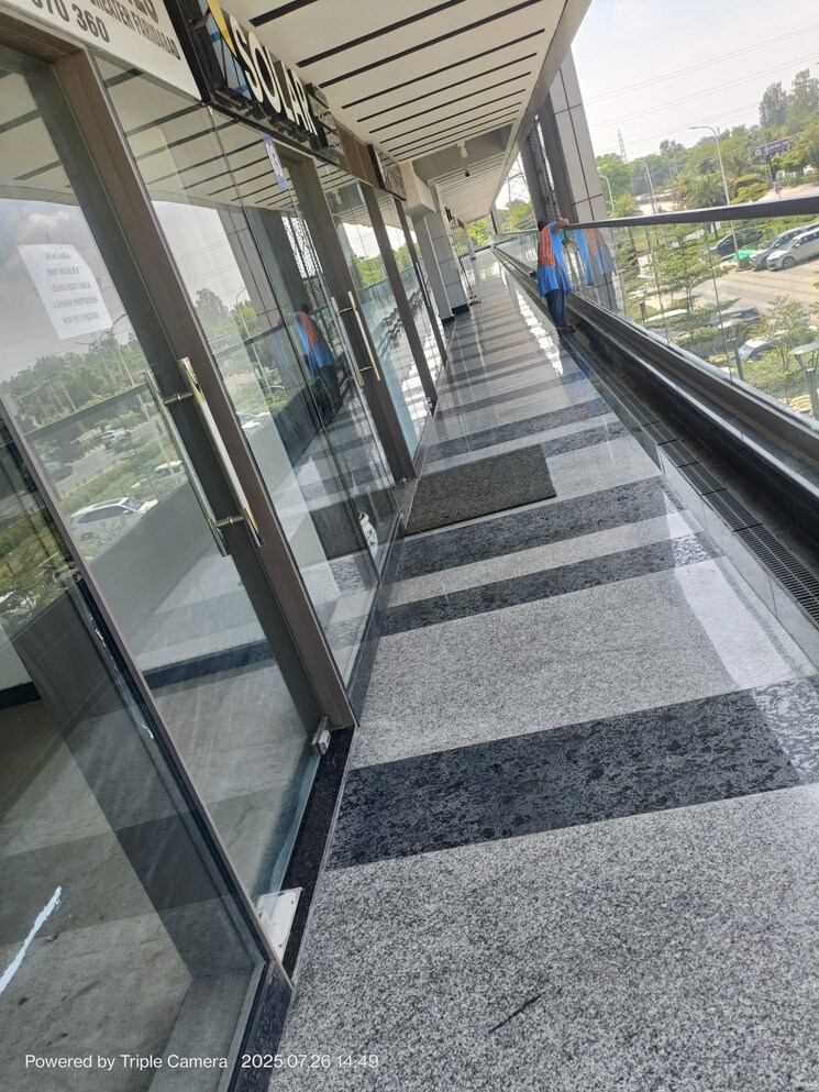 Balcony, bptp-district Commercial Shop 600 Sq.Ft. In Sector 81 Faridabad 8997603