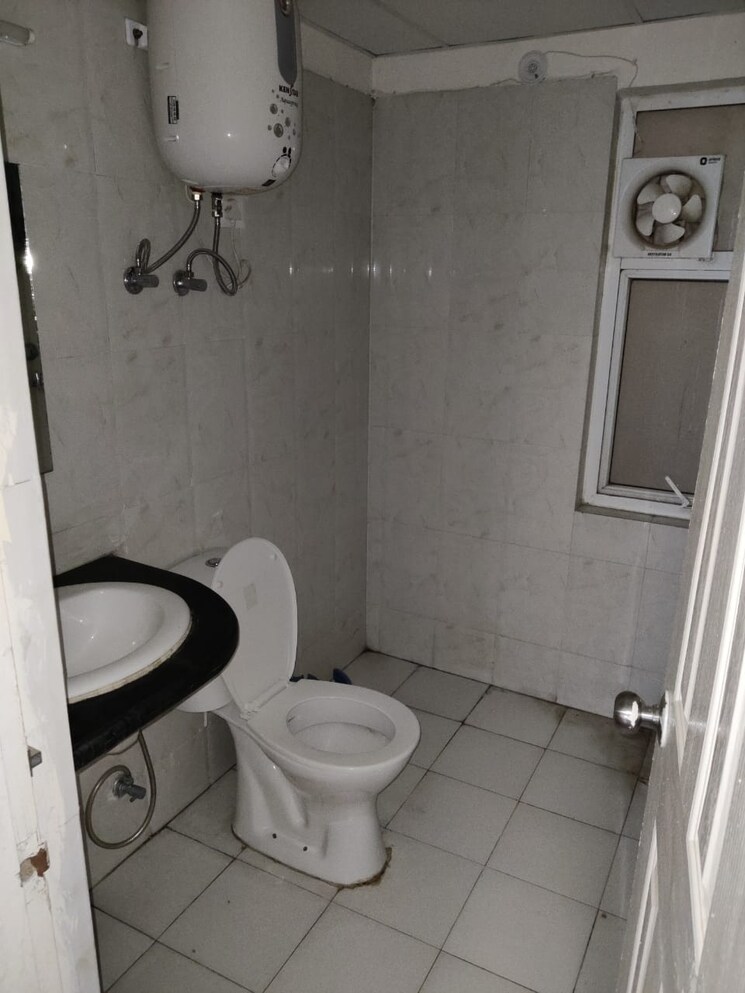 Bathroom, mapsko-paradise 2 Bedroom 1050 Sq.Ft. Apartment In Sector 83 Gurgaon 8997613