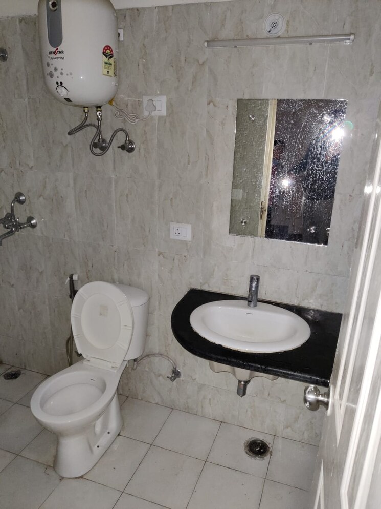 Bathroom, mapsko-paradise 2 Bedroom 1050 Sq.Ft. Apartment In Sector 83 Gurgaon 8997613