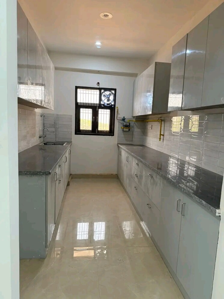 Kitchen, chattarpur 3 Bedroom 1200 Sq.Ft. Builder Floor In Chattarpur Delhi 8997670