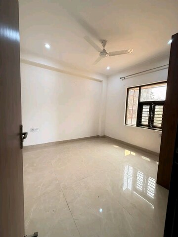 Room in 3 BHK Builder Floor at Chattarpur – for Rent