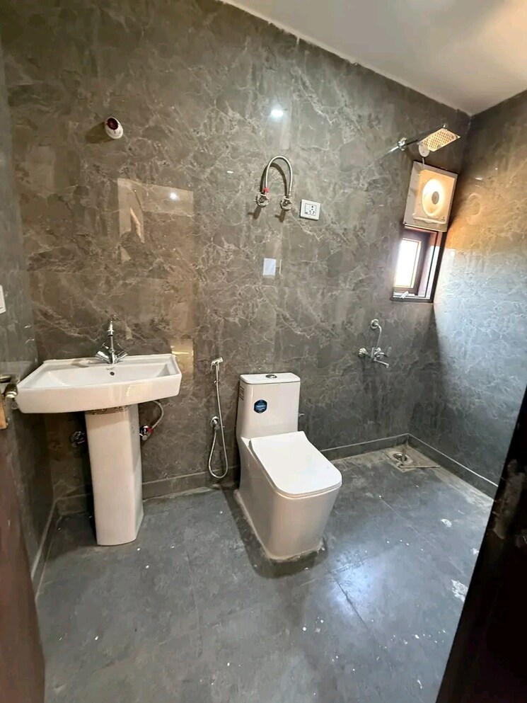 Team Area, chattarpur 3 Bedroom 1200 Sq.Ft. Builder Floor In Chattarpur Delhi 8997670