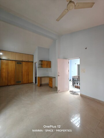 Room in 3 BHK Builder Floor at Hsr Layout – for Rent