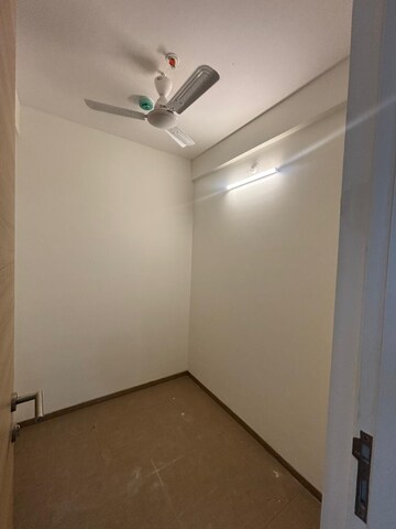 Room in 4 BHK Apartment at Kalpataru Jade Residences, Baner – for Rent