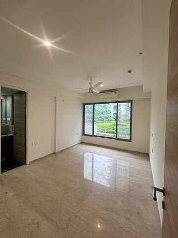Room in 4 BHK Apartment at Kalpataru Jade Residences, Baner – for Rent